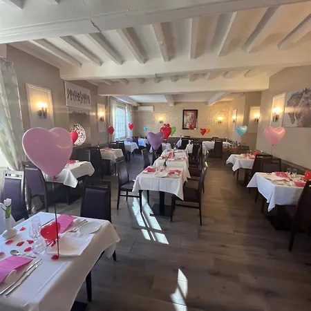 Logis Restaurant La Vieille Auberge, Art And Gallery ホテル スイヤック