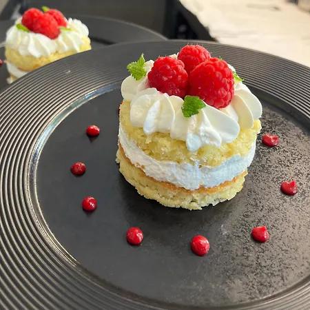 Logis Restaurant La Vieille Auberge, Art And Gallery