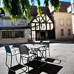 Logis Hôtel Restaurant La Vieille Auberge, Art&Gallery 3*