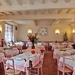 Hotel Logis Hotel Restaurant Bistronomique La Vieille Auberge,