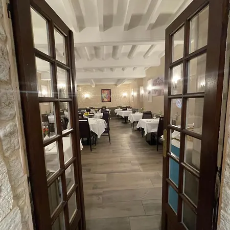 Logis La Vieille Hotel