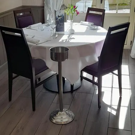فندق Logis Restaurant La Vieille Auberge, Art And Gallery سويلاك