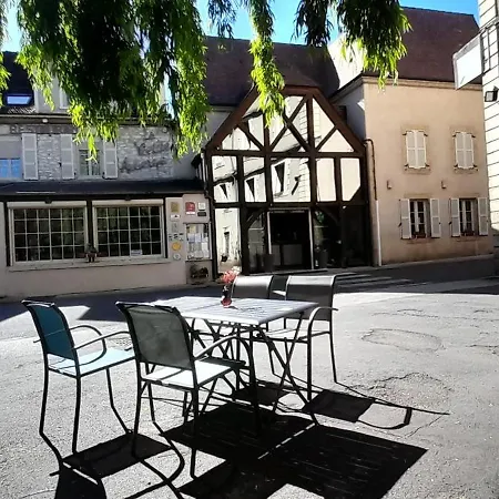 Logis Restaurant Bistronomique La Vieille Auberge, 3*