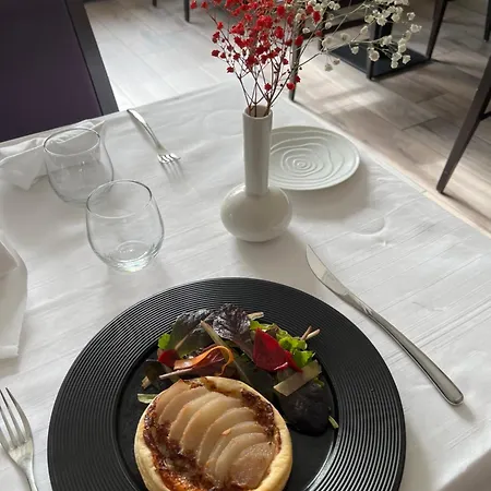 Отель Logis Restaurant Bistronomique La Vieille Auberge, 3*