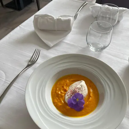 Logis Restaurant La Vieille Auberge, Art And Gallery سويلاك