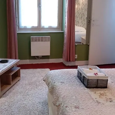 Logis Restaurant La Vieille Auberge, Art And Gallery