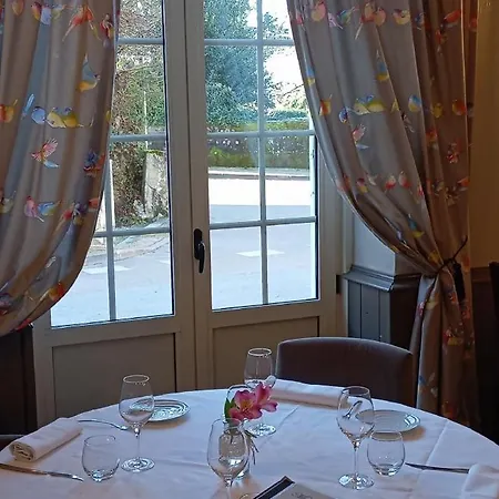 Hotell Logis Restaurant Bistronomique La Vieille Auberge, 3*