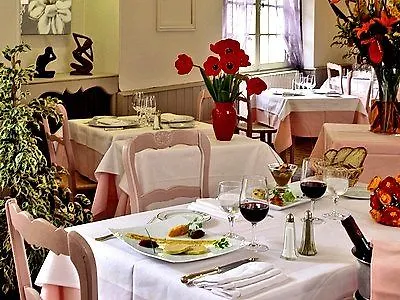 Logis Restaurant La Vieille Auberge, Art And Gallery Hotel 3*