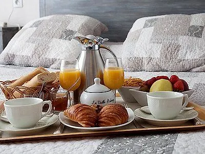 Logis Restaurant La Vieille Auberge, Art And Gallery