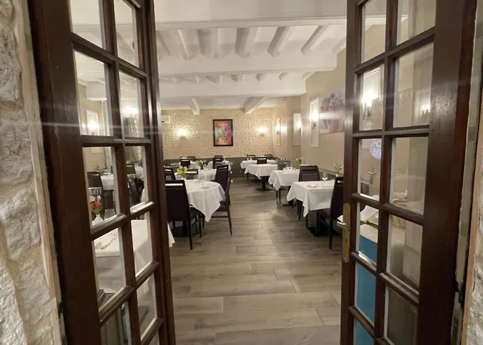 Logis Restaurant La Vieille Auberge, Art And Gallery Hotel