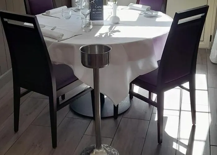 Hotel Logis Hotel Restaurant Bistronomique La Vieille Auberge, Souillac