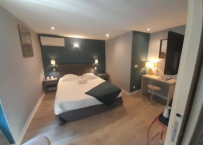 Logis Restaurant La Vieille Auberge, Art And Gallery Souillac