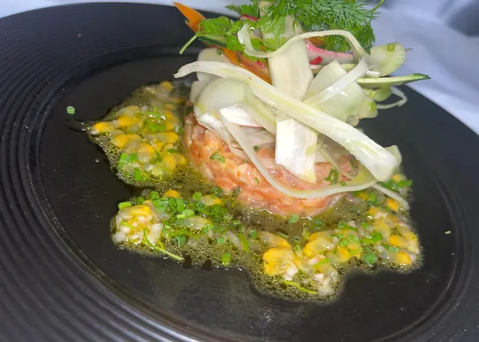 Hotel Logis Restaurant La Vieille Auberge, Art And Gallery