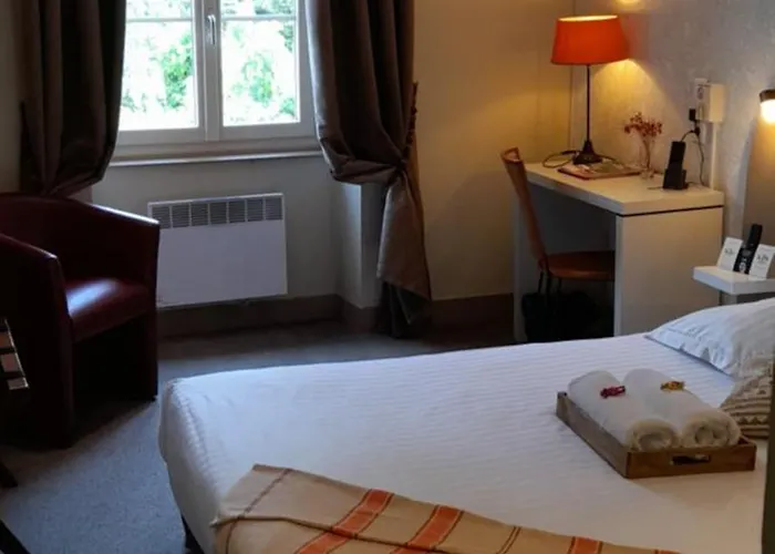 Logis Restaurant La Vieille Auberge, Art And Gallery Hotel