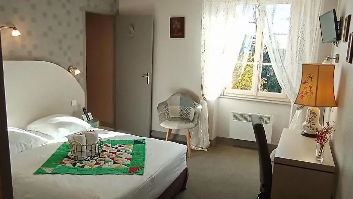 Hotel Logis Restaurant La Vieille Auberge, Art And Gallery